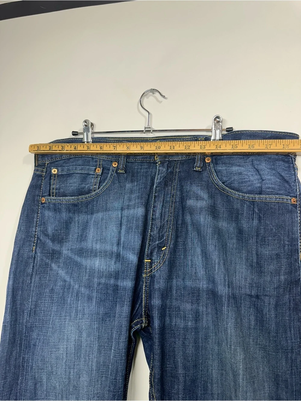 Levi’s 505 Men’s Jeans 36x32 Regular Fit Straight Leg Medium Wash Blue Denim